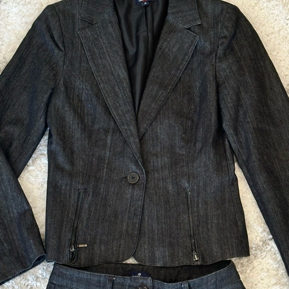 🛍️✨ Get the Parisian Style look in this Naf Naf Jeans with Elastane Suit✨🛍️ - Picture 4 of 12